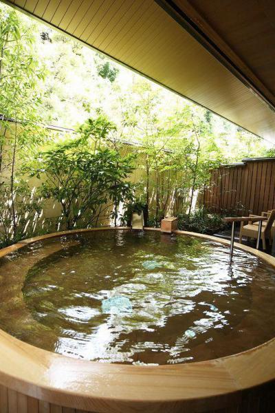 Kör alakú medence - medence / jakuzzi ötlet, mediterrán stílusban