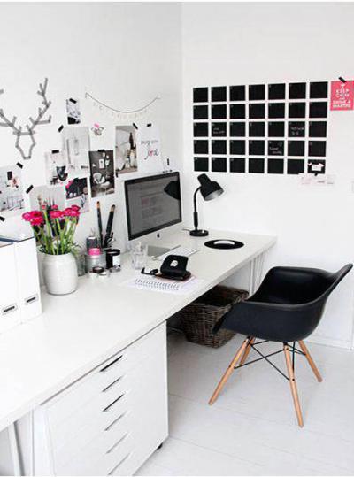 Rózsaszín virágokkal  - dolgozószoba ötlet, modern stílusban
