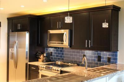 Fekete-kék konyha - konyha / étkező ötlet, modern stílusban