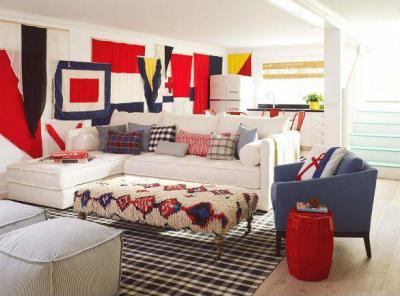 Zászlók a falakon  - nappali ötlet, modern stílusban