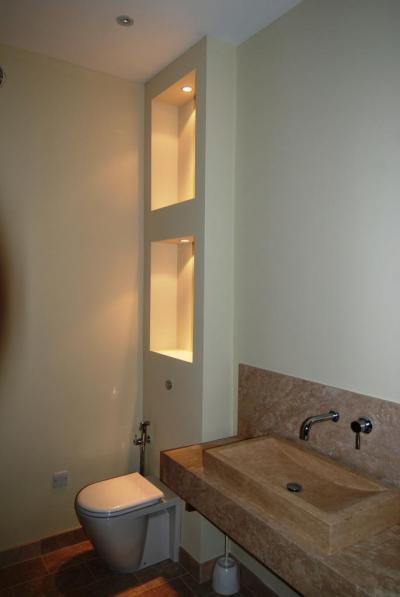 Beépített mosdó - fürdő / WC ötlet, modern stílusban