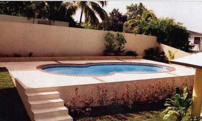 Kerti medence - medence / jakuzzi ötlet, modern stílusban