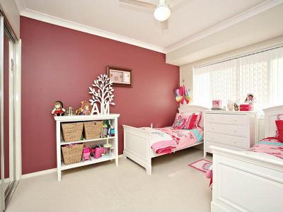 Fa bútorokkal - gyerekszoba ötlet, modern stílusban