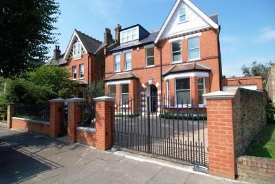 Pirostéglás ház - külső továbbiak ötlet