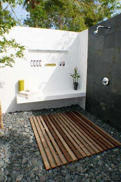 Kerti zuhany - kert / udvar ötlet, modern stílusban