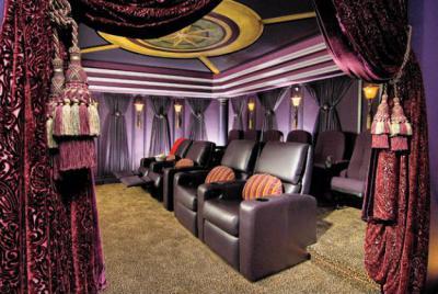 Házi mozi  - nappali ötlet, klasszikus stílusban