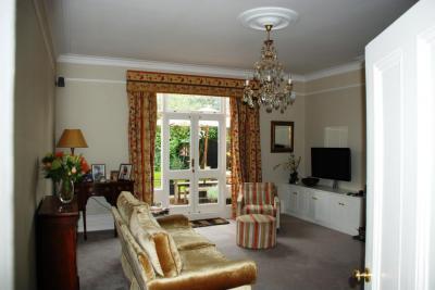 Aranyos ragyogás - nappali ötlet, klasszikus stílusban