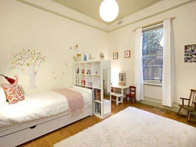 Elrejtett asztal - gyerekszoba ötlet, modern stílusban