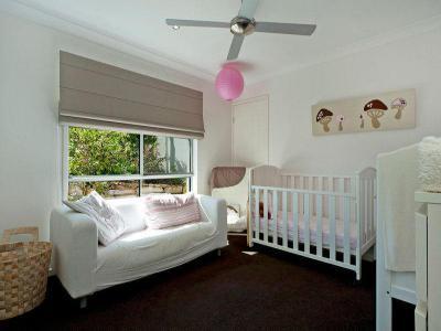 Letisztult fehérség - gyerekszoba ötlet, modern stílusban