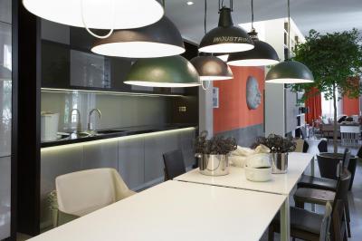 Sok lámpa - konyha / étkező ötlet, modern stílusban