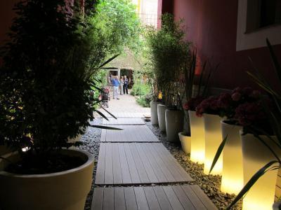 Kerti út - kert / udvar ötlet, mediterrán stílusban