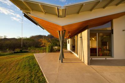 Lakóház Costa Ricán - erkély / terasz ötlet, modern stílusban