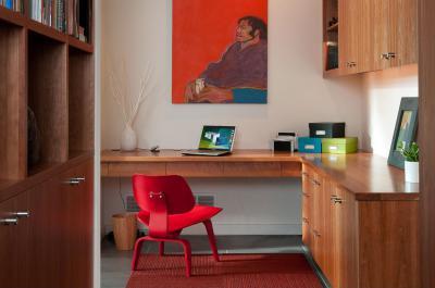 Dolgozószoba piros székkel - dolgozószoba ötlet, modern stílusban