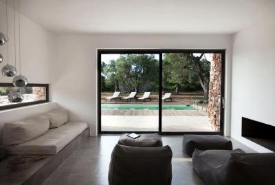 Teraszra nyíló nappali - nappali ötlet, modern stílusban