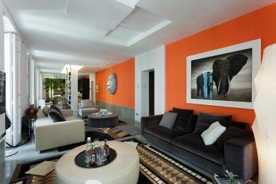 Elefántos kép a nappaliban - nappali ötlet, modern stílusban