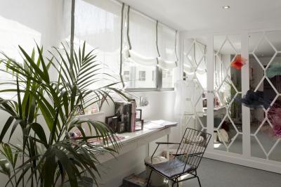 Fehér tükrös szoba - belső továbbiak ötlet, modern stílusban