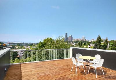 Terasz a magasban - erkély / terasz ötlet, modern stílusban