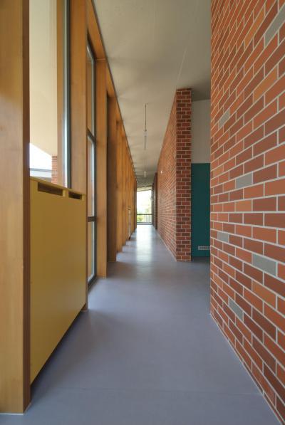 Apróka bölcsőde, Zsámbék - bejárat ötlet, modern stílusban