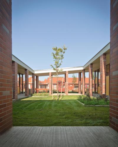 Apróka bölcsőde, Zsámbék - kert / udvar ötlet, modern stílusban