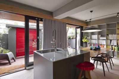 Modern nyitott konyha - konyha / étkező ötlet, modern stílusban