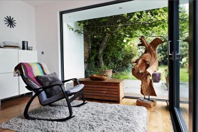 Ahol kényelmesen elmerenghetünk - nappali ötlet, modern stílusban