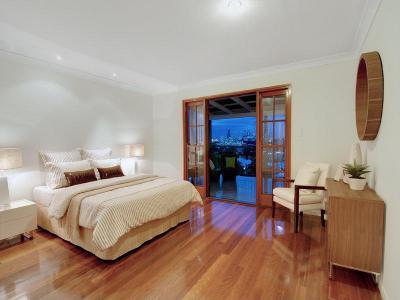 Laminált fényesség - háló ötlet, modern stílusban