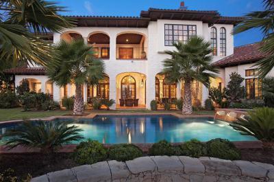 Modern ház medencével - medence / jakuzzi ötlet, mediterrán stílusban