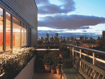 Erkélyes lakás - erkély / terasz ötlet, modern stílusban