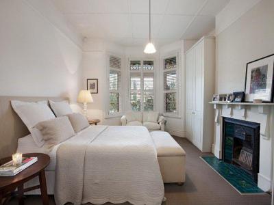 Szűkösen - háló ötlet, modern stílusban