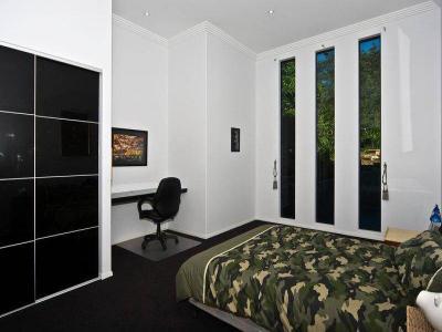 Katonás - háló ötlet, modern stílusban