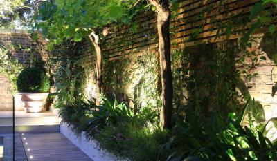 Téglafalas udvar - kert / udvar ötlet, modern stílusban