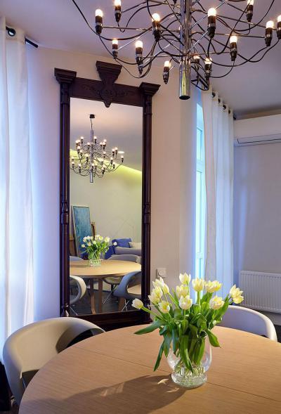 Tulipán az asztalon - konyha / étkező ötlet, modern stílusban