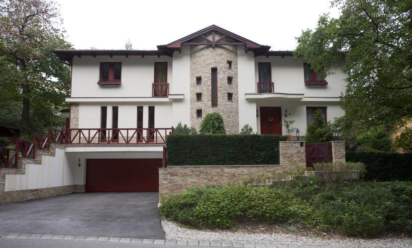 Mediterrán ház - garázs ötlet, modern stílusban