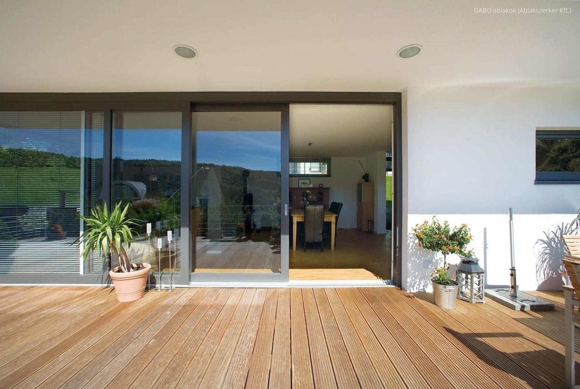 Prémium minőségű emelő-toló teraszajtó - erkély / terasz ötlet, modern stílusban