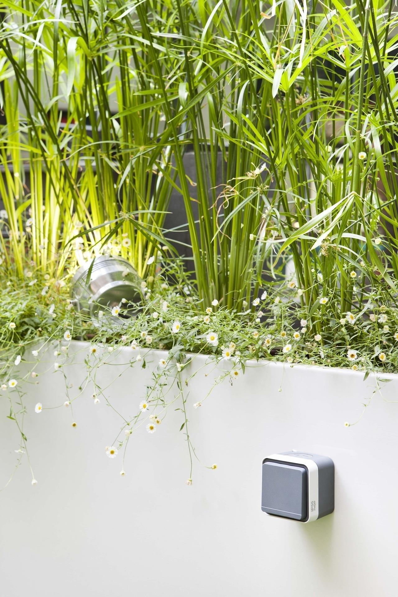 Villanykapcsoló kültérre - erkély / terasz ötlet, modern stílusban