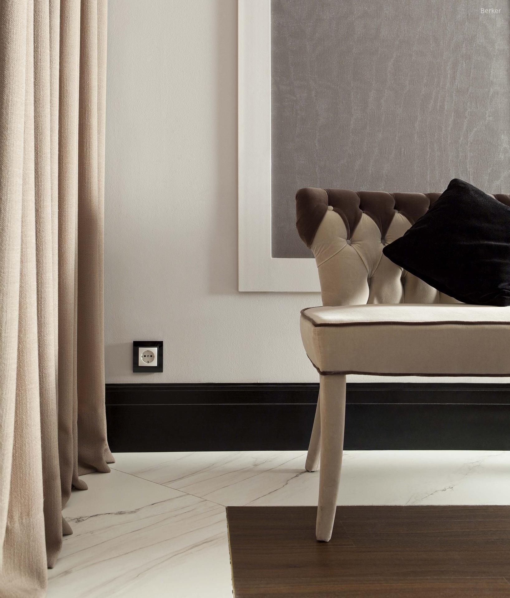 Fekete-fehér konnektor - nappali ötlet, klasszikus stílusban