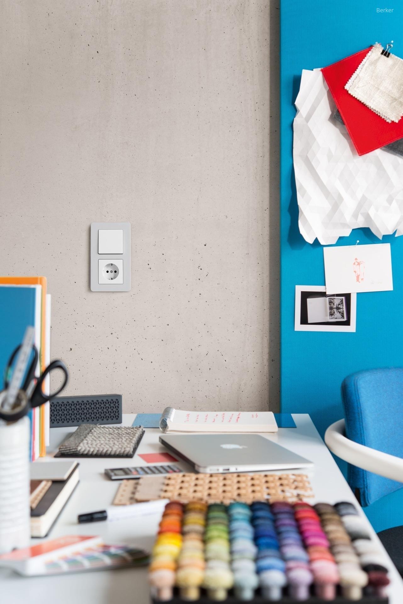 Kapcsoló és konnketor egyben - dolgozószoba ötlet, modern stílusban