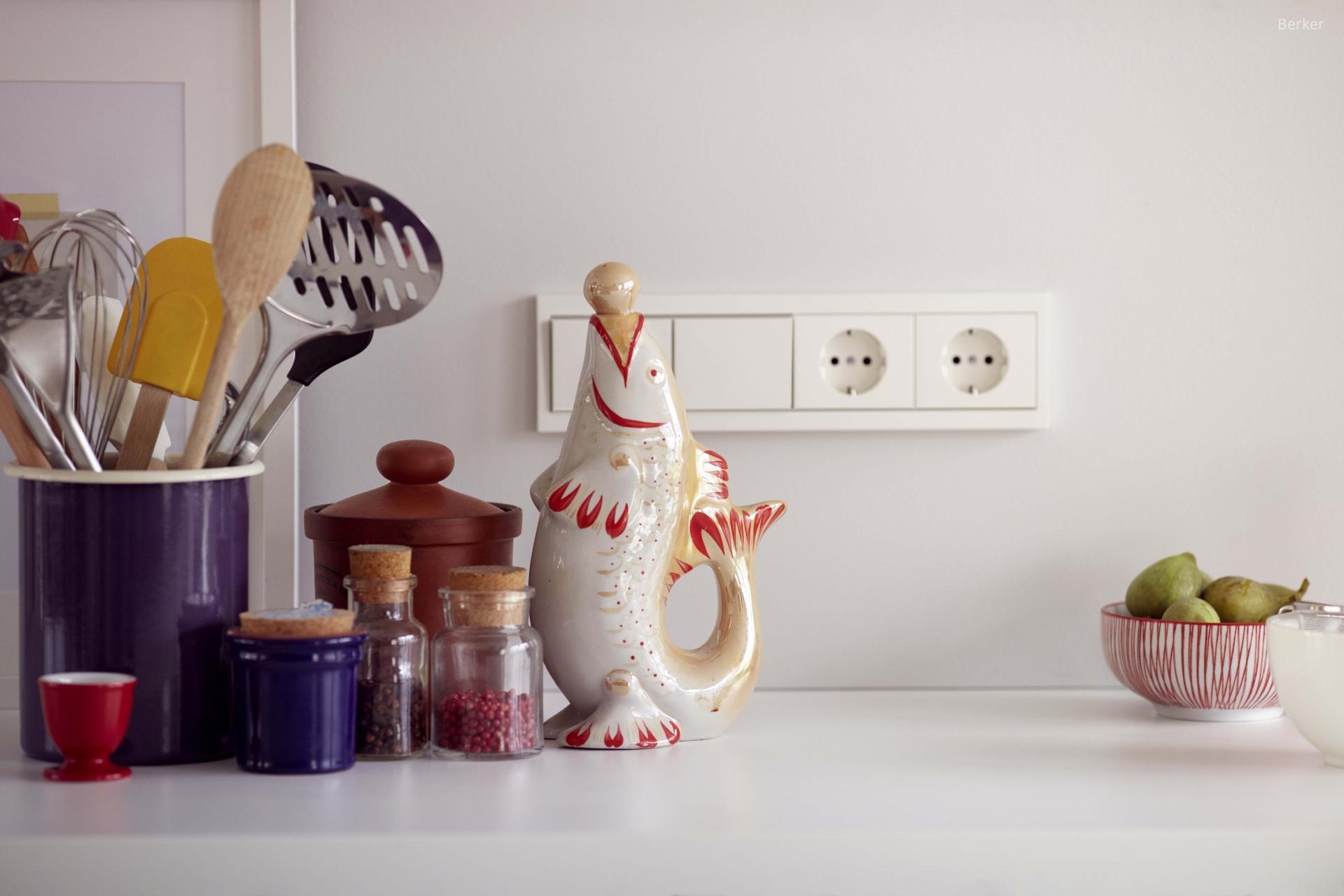 Kapcsoló és konnektor - konyha / étkező ötlet, modern stílusban