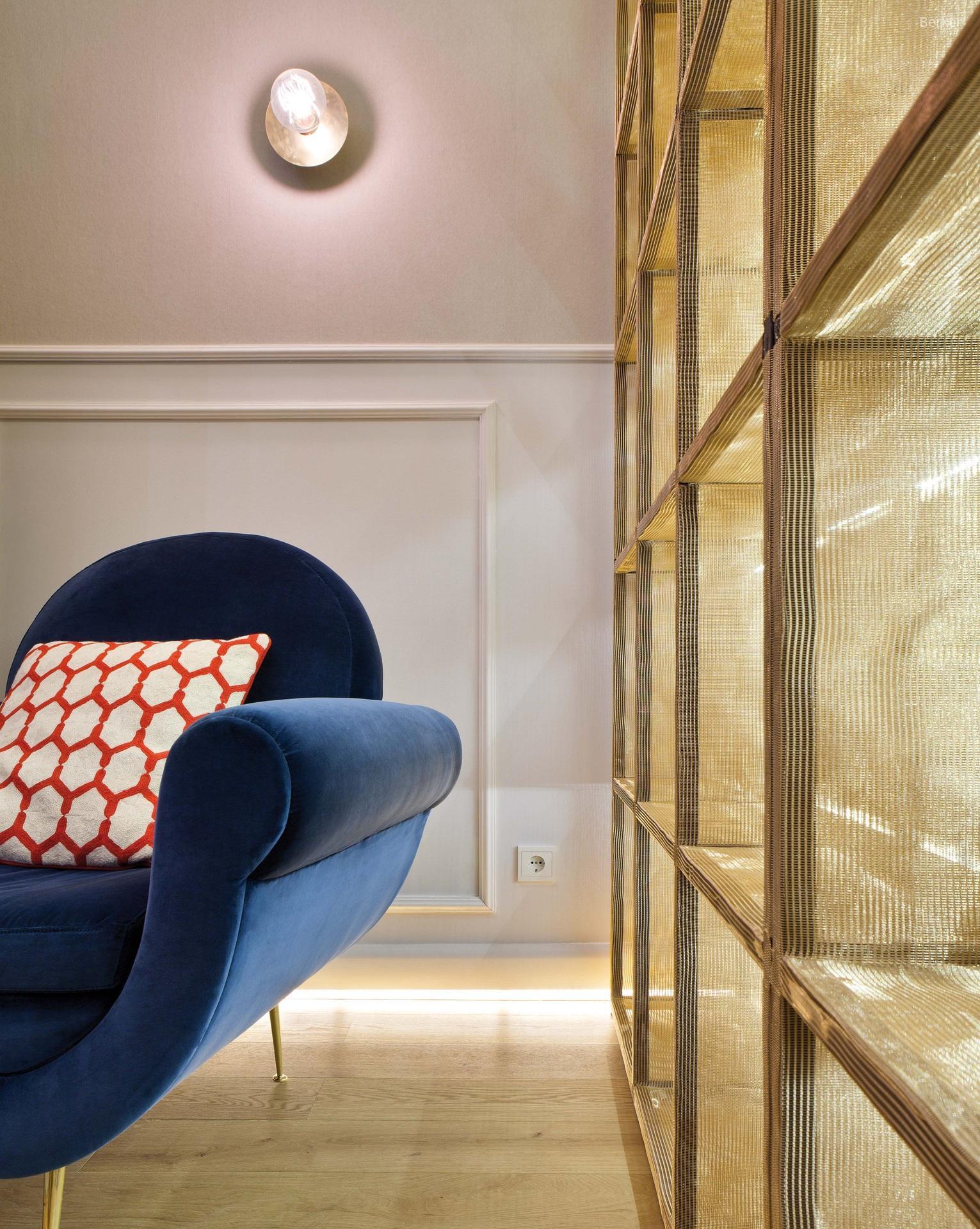 Fehér konnektor - nappali ötlet, modern stílusban