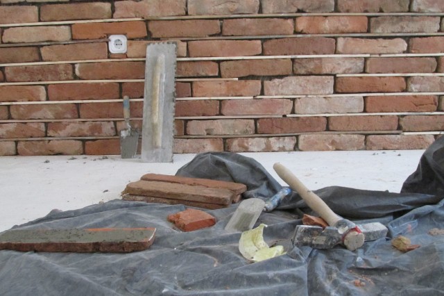 Téglafal a lakásban intro_4