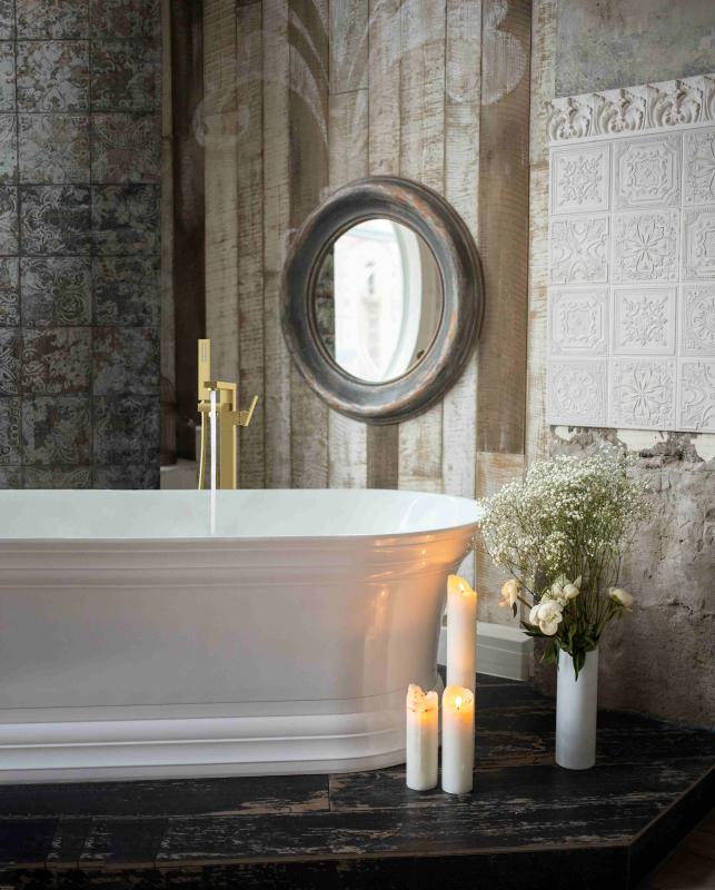 AREZZO design CUBEFIELD szabadonálló kádcsaptelep, szálcsiszolt arany