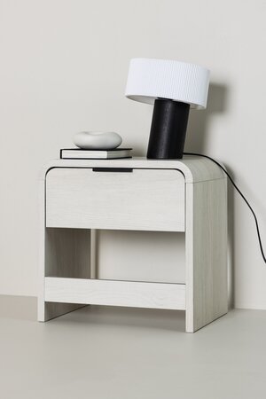 deLOHN Lyngdal Kisasztal